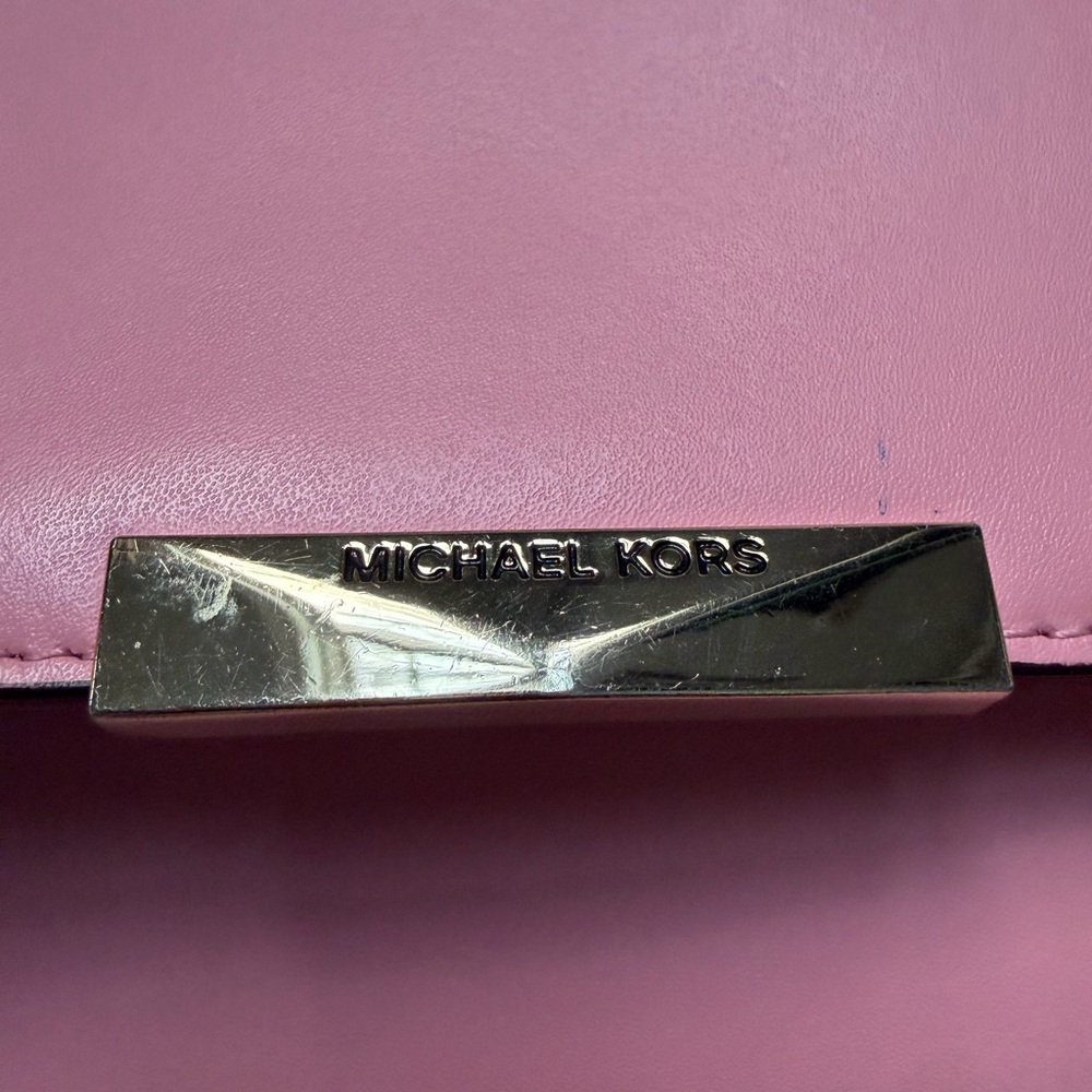 Michael Kors Pink Crossbody Bag with Gold Chain - Picture 5 of 11